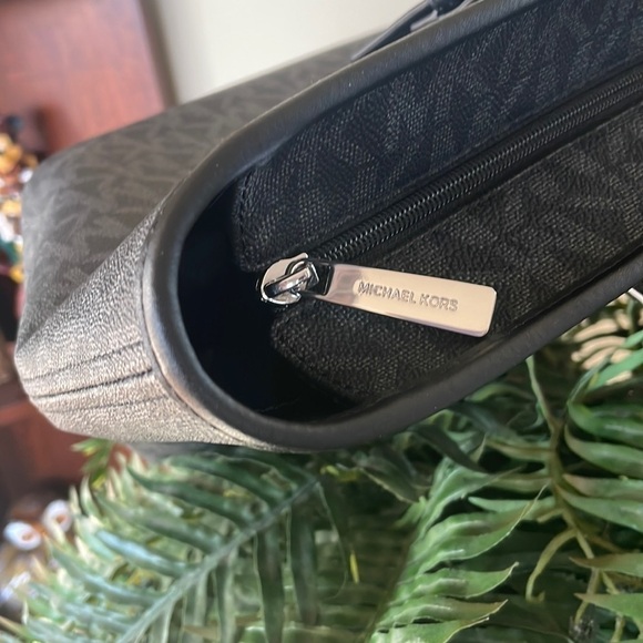 Brand New Michael Kors Black Top Zipper Double Strap Shoulder Bag Jet Set Tote - Picture 12 of 16